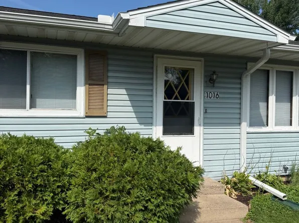 1012 Sunset Ln, Altoona, WI 54720