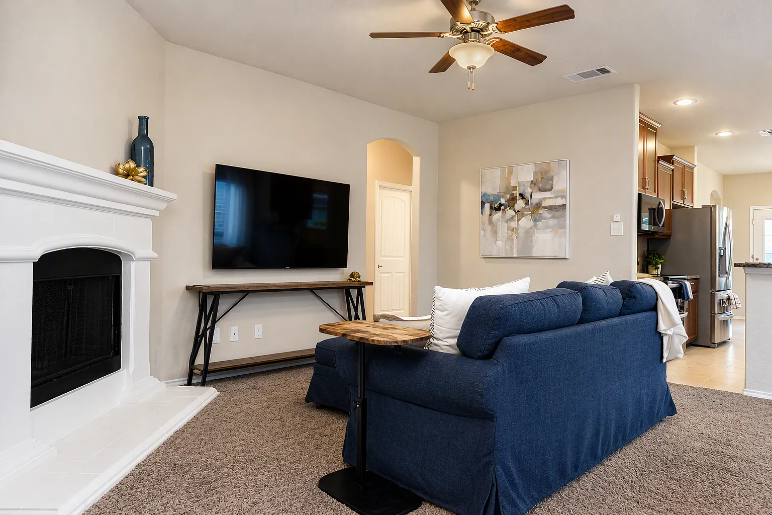 3 bed, 1415 sqft, $4,000 — Photo 2