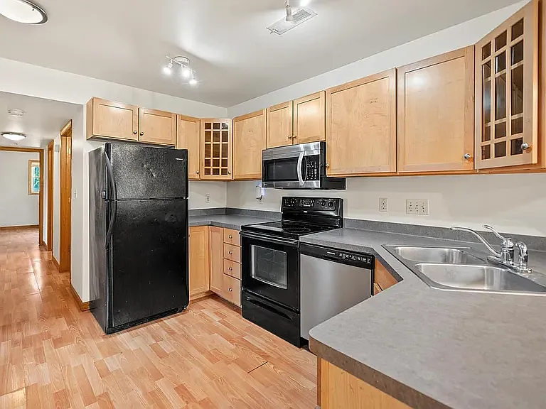 3101 N Newhall St #C — Photo 10