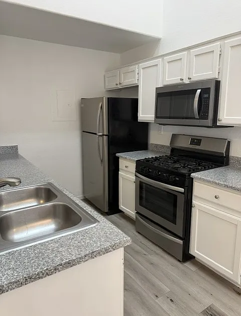 2 bed, 2.5 bath, 1020 sqft, $1,749 — Photo 4