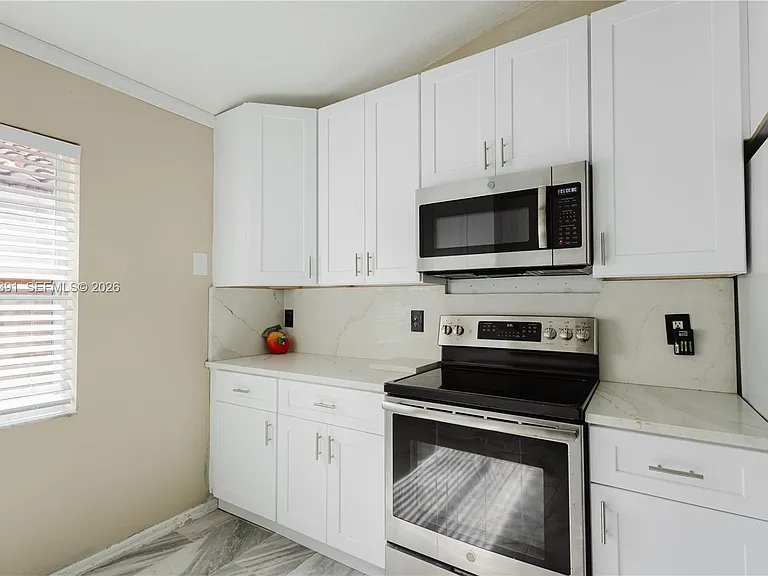 7577 Caprio Dr — Photo 9