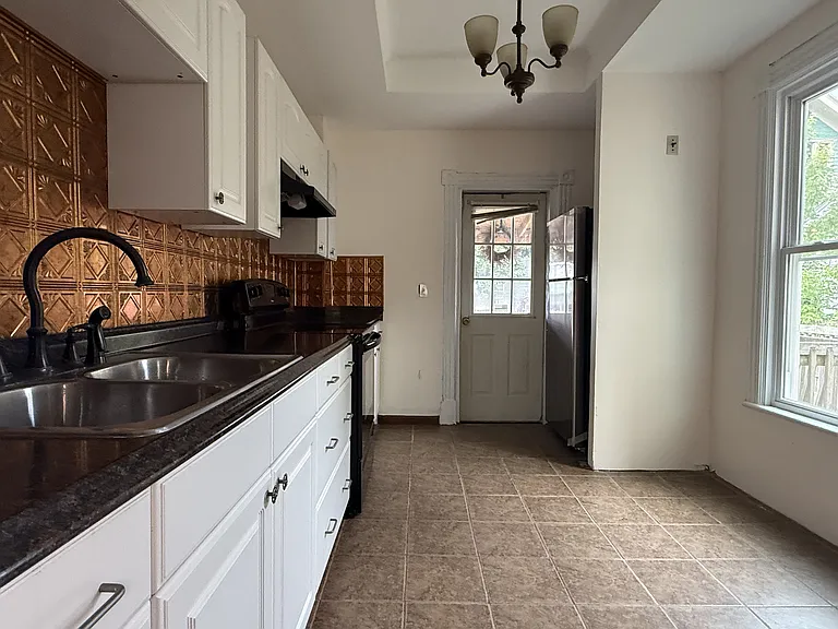 606 Park Ave #606 — Photo 8