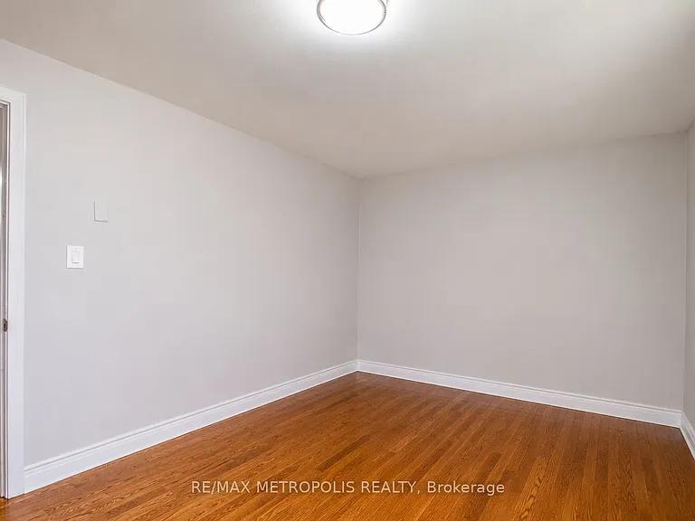 1098 Cedar St — Photo 15