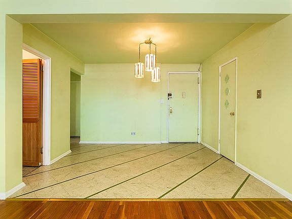 4th image of 2711 Avenue D #B