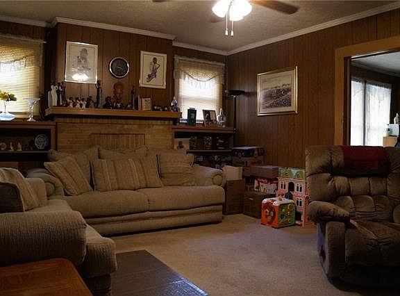 3rd image of 1421 W 1st Ave