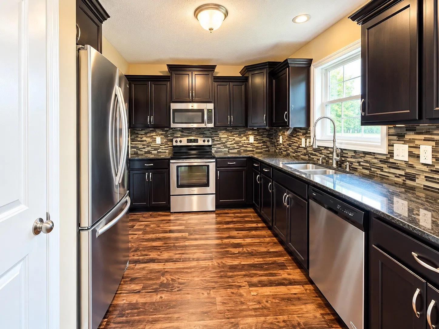 3 bed, 1204 sqft, $1,700 — Photo 3