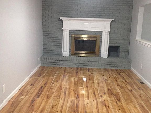 4th image of 2079 Roosevelt Ave