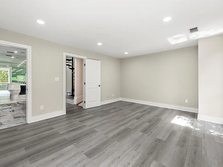 1009 Riverbend Club Dr SE — Photo 8