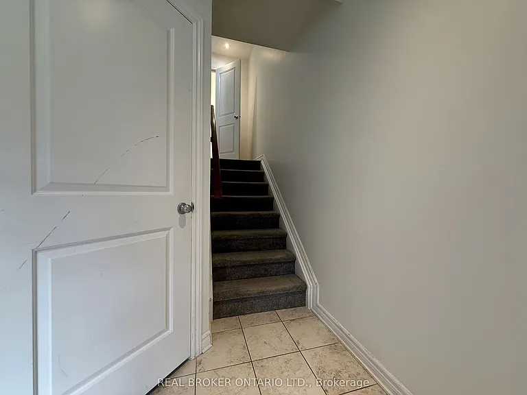 66 Fallengale Cres — Photo 7