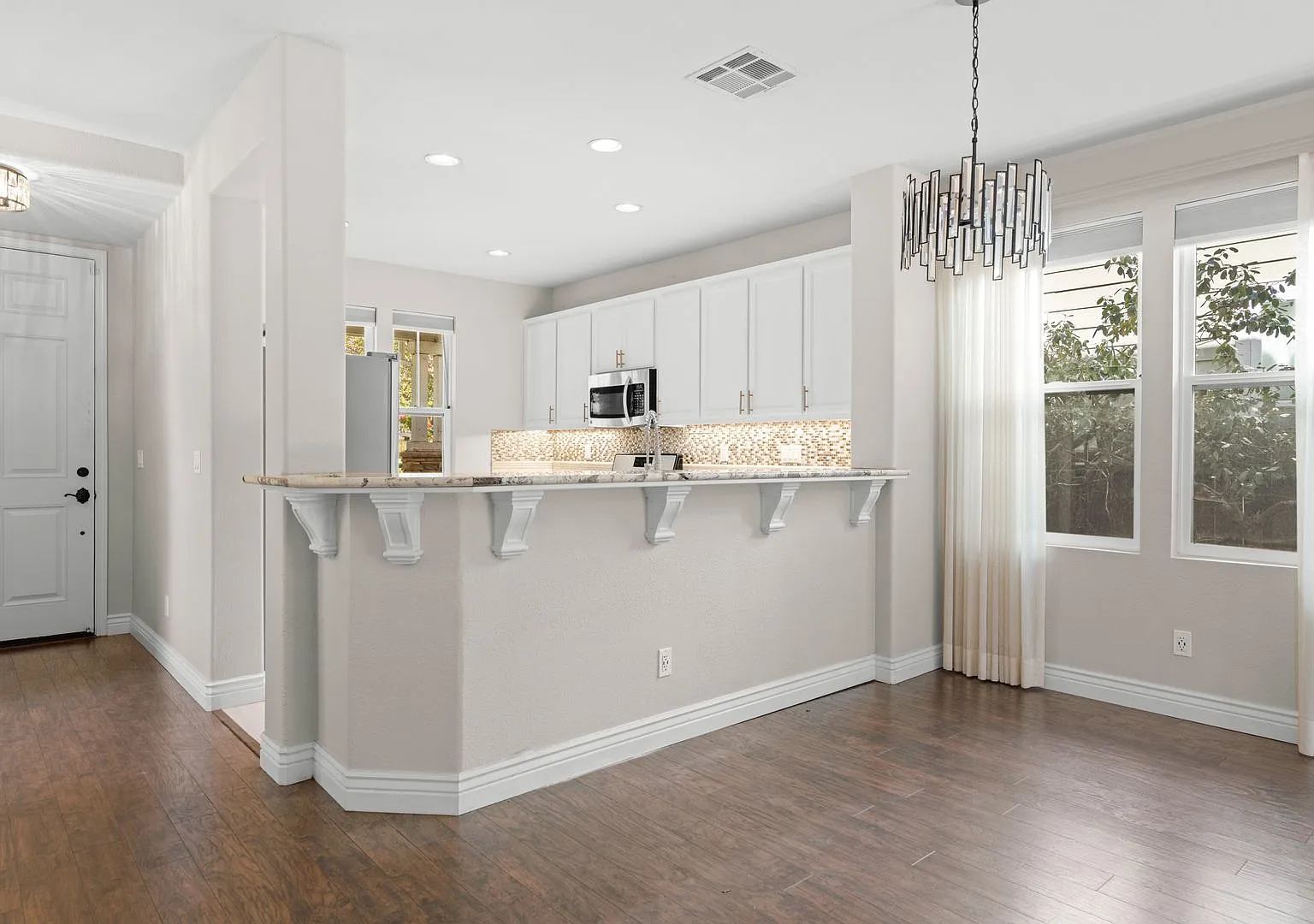Charming Harbor Park 3 bedroom 2.5 bath — Photo 4