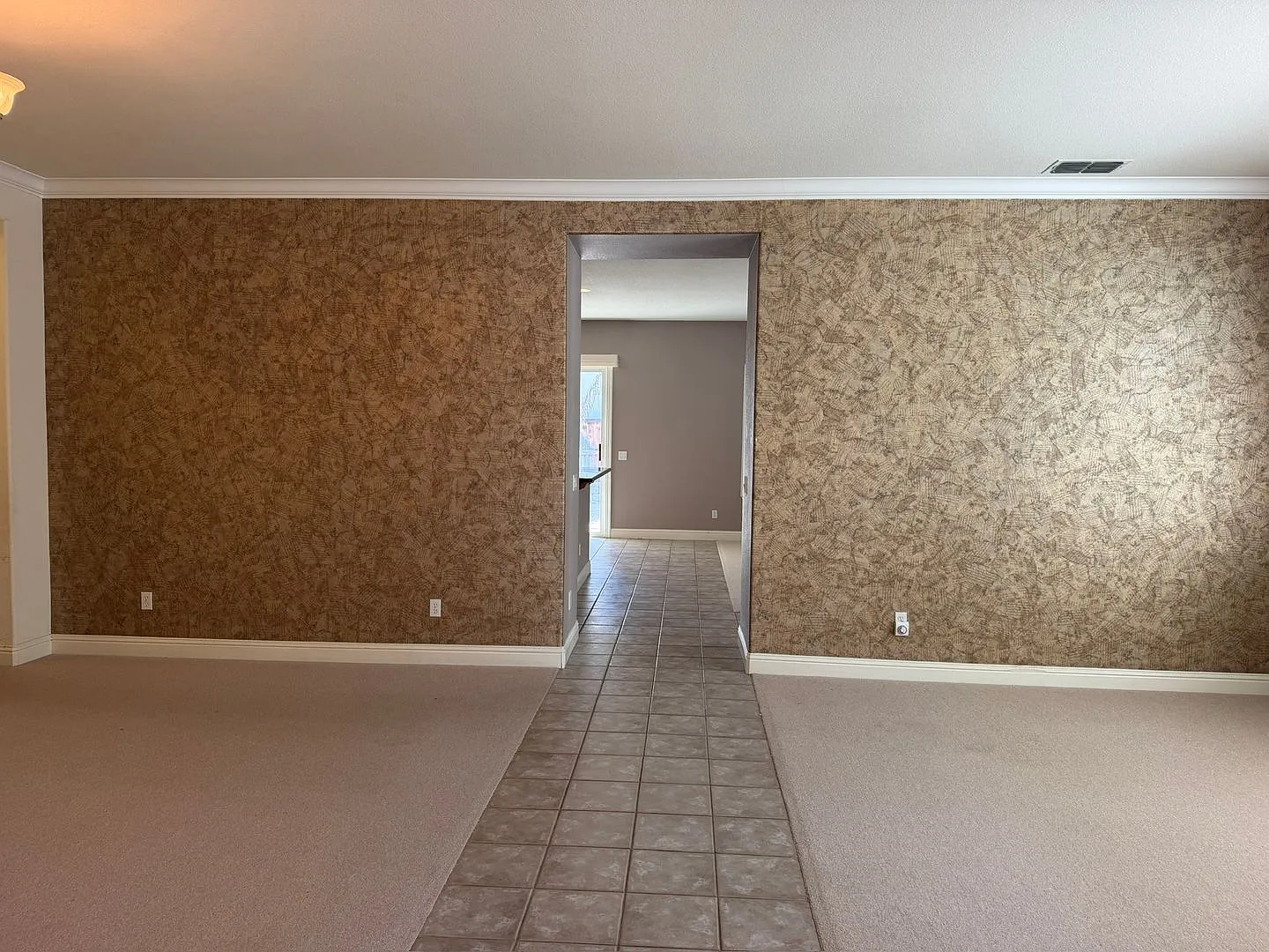 3 Bed Home in North Natomas with 3 Car Garage and Home Office — Photo 3
