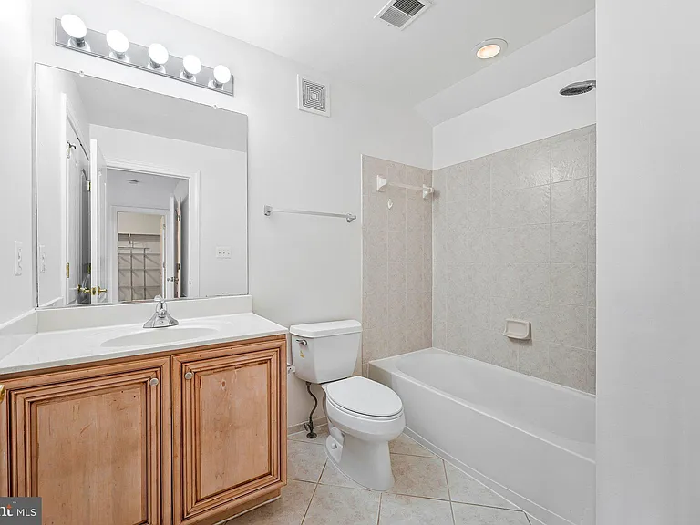 7720 Spoleto Ln — Photo 32
