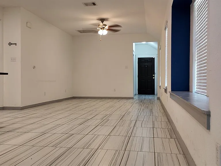 16911 Alturas Ave — Photo 5
