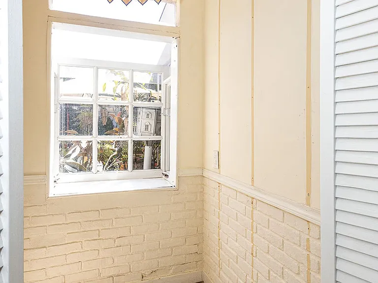 812 N June St — Photo 10