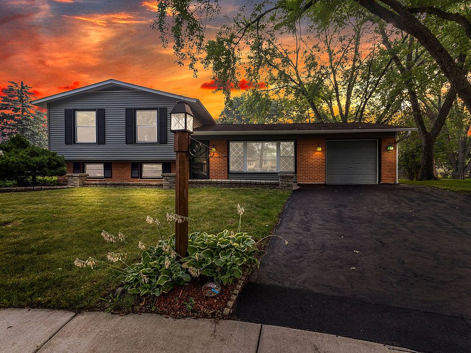 7979 Huntington Cir N, Hanover Park, IL 60133 | MLS #12707803 | Zillow