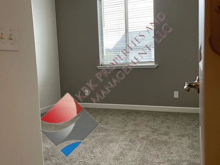 1703 Ross Ave — Photo 6