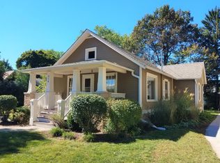 216 N Clifton Ave, Elgin, IL 60123