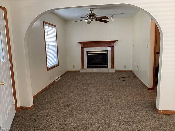 4th image of 905 W 18th St