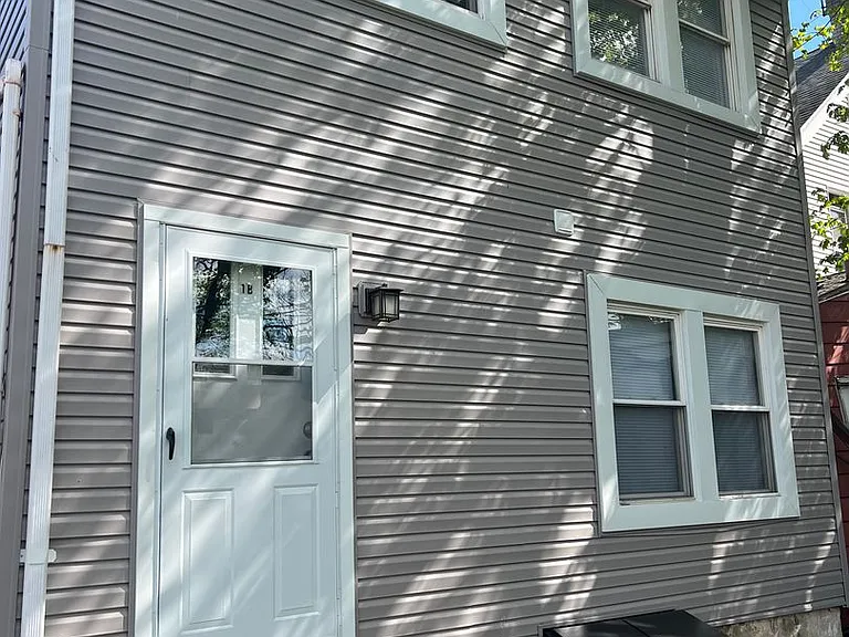 326 E Broad St — Photo 12
