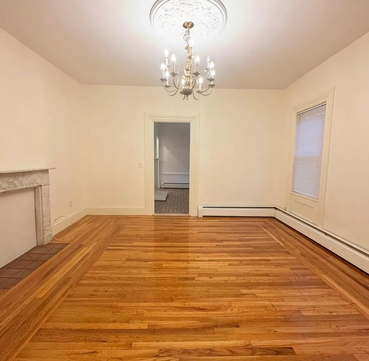 3 bed, 988 sqft, $2,575 — Photo 3