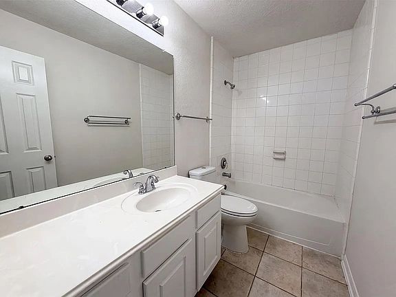 2nd image of 2127 Hannover Way