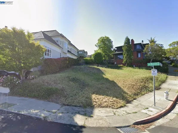4900 Cochrane Ave, Oakland, CA 94618
