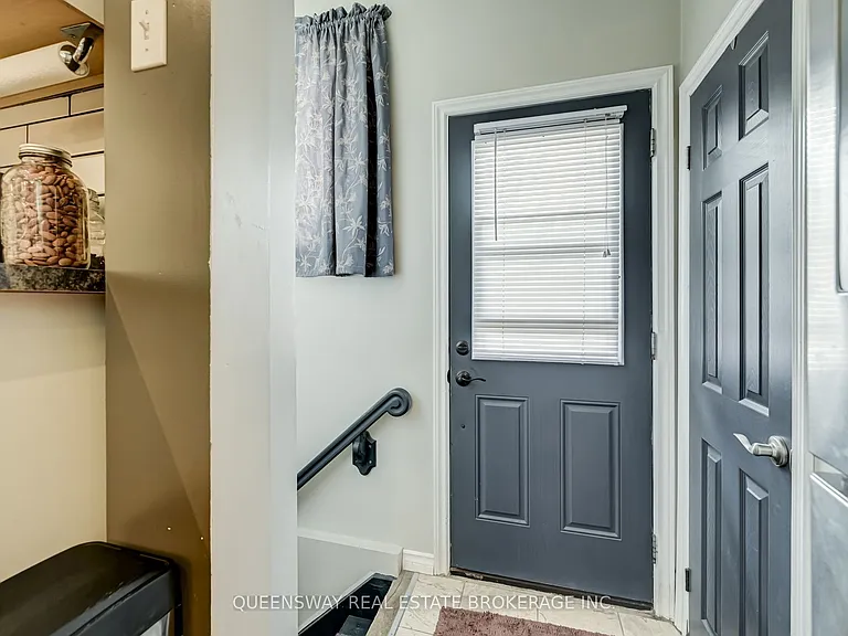 14 Webb St E — Photo 19