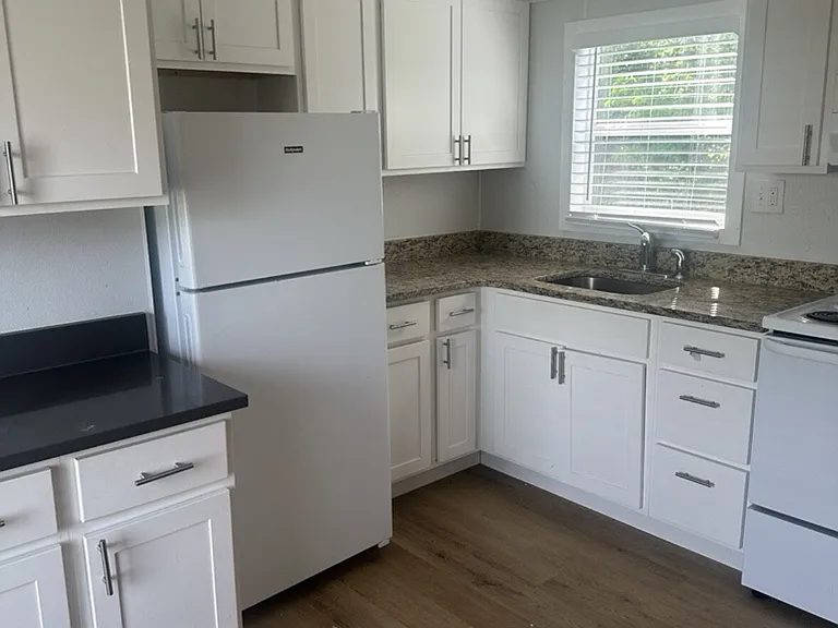 206 Friendly Cir — Photo 1