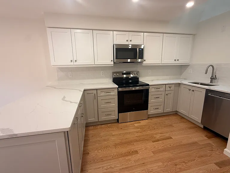 105 Beaconsfield Rd #105 — Photo 8