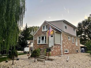 206 N Graylynn Dr, Mount Prospect, IL 60056