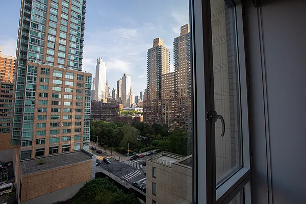 Rented by R New York | media 25