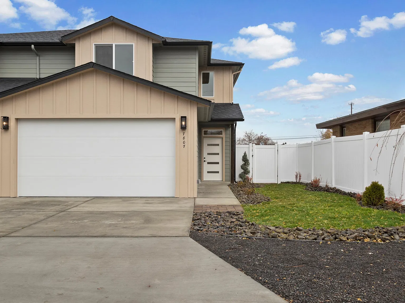 3 bed, 2.5 bath, 1500 sqft, $2,200 — Photo 2