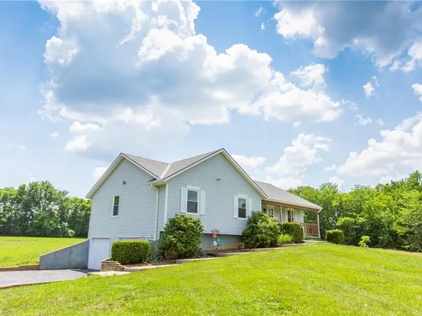 10809 E 240th St, Peculiar, MO 64078