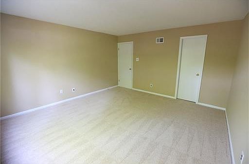 5th image of 35 Arrowwood Ln