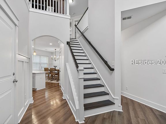 2nd image of 15 Mangrove St