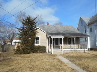 909 W 2nd St, Dixon, IL 61021