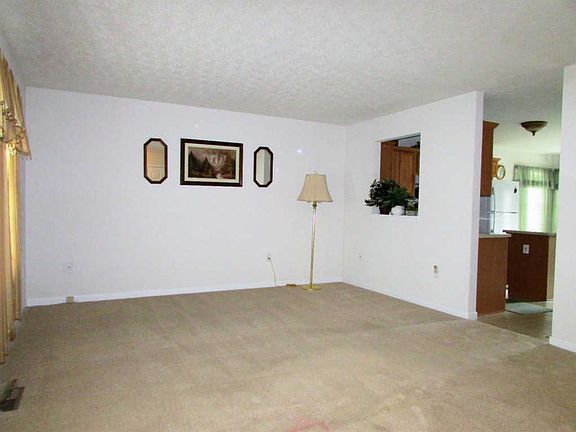 3rd image of 7513 Hurlinsham Ln