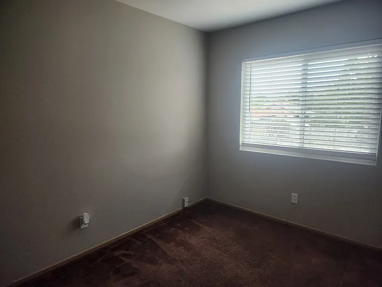 1416 Greenwich Dr — Photo 2