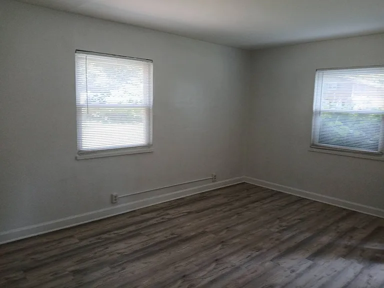 238 E Beechwood Ave — Photo 15