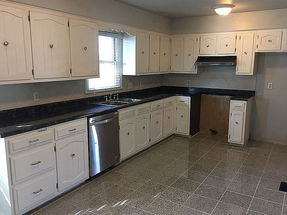 2nd image of 469 Sunnymeade Ln