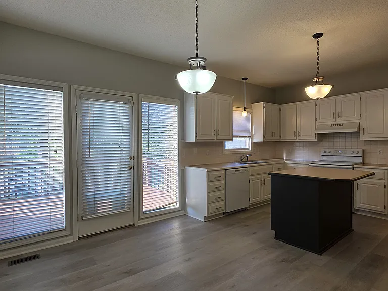 6400 W 155th Pl — Photo 10