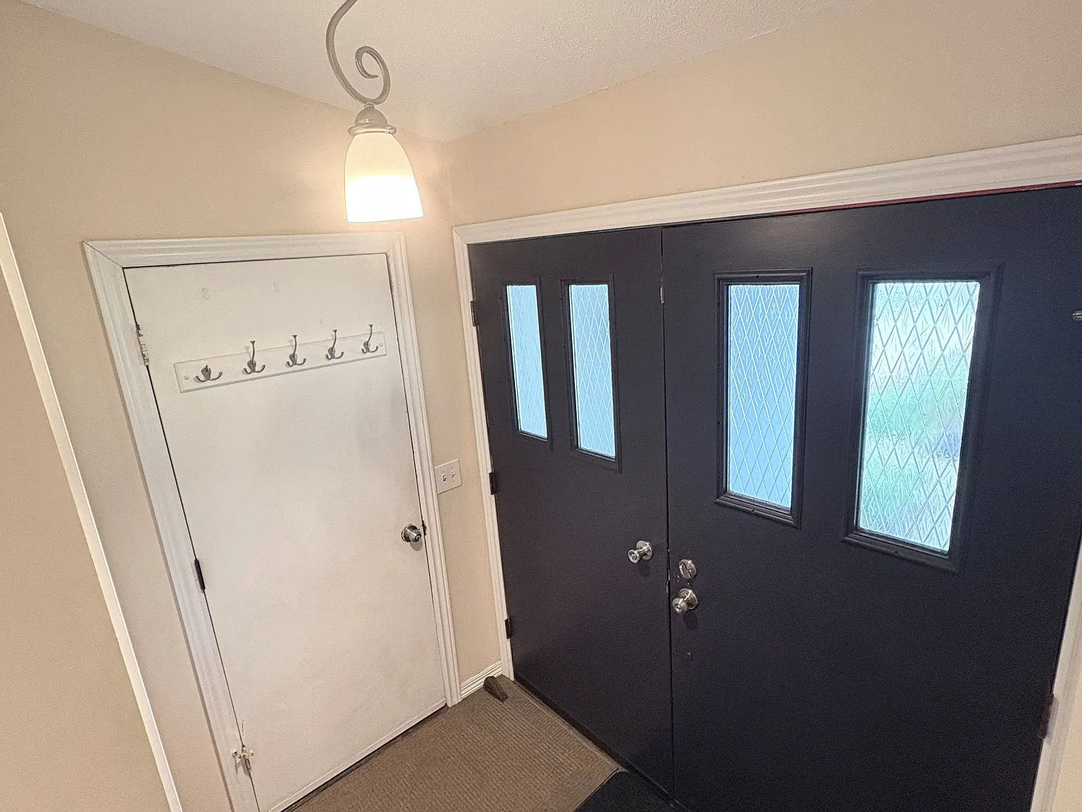 4 bed, 1922 sqft, $2,900 — Photo 3