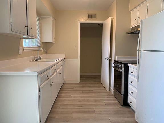 4th image of 1433 Essex Way