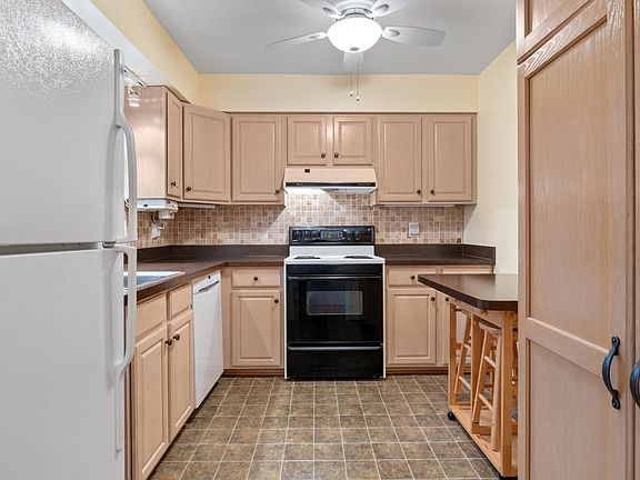 5th image of 73 Institute Ln