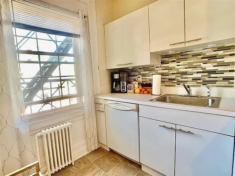 310 Monroe St #6 — Photo 9