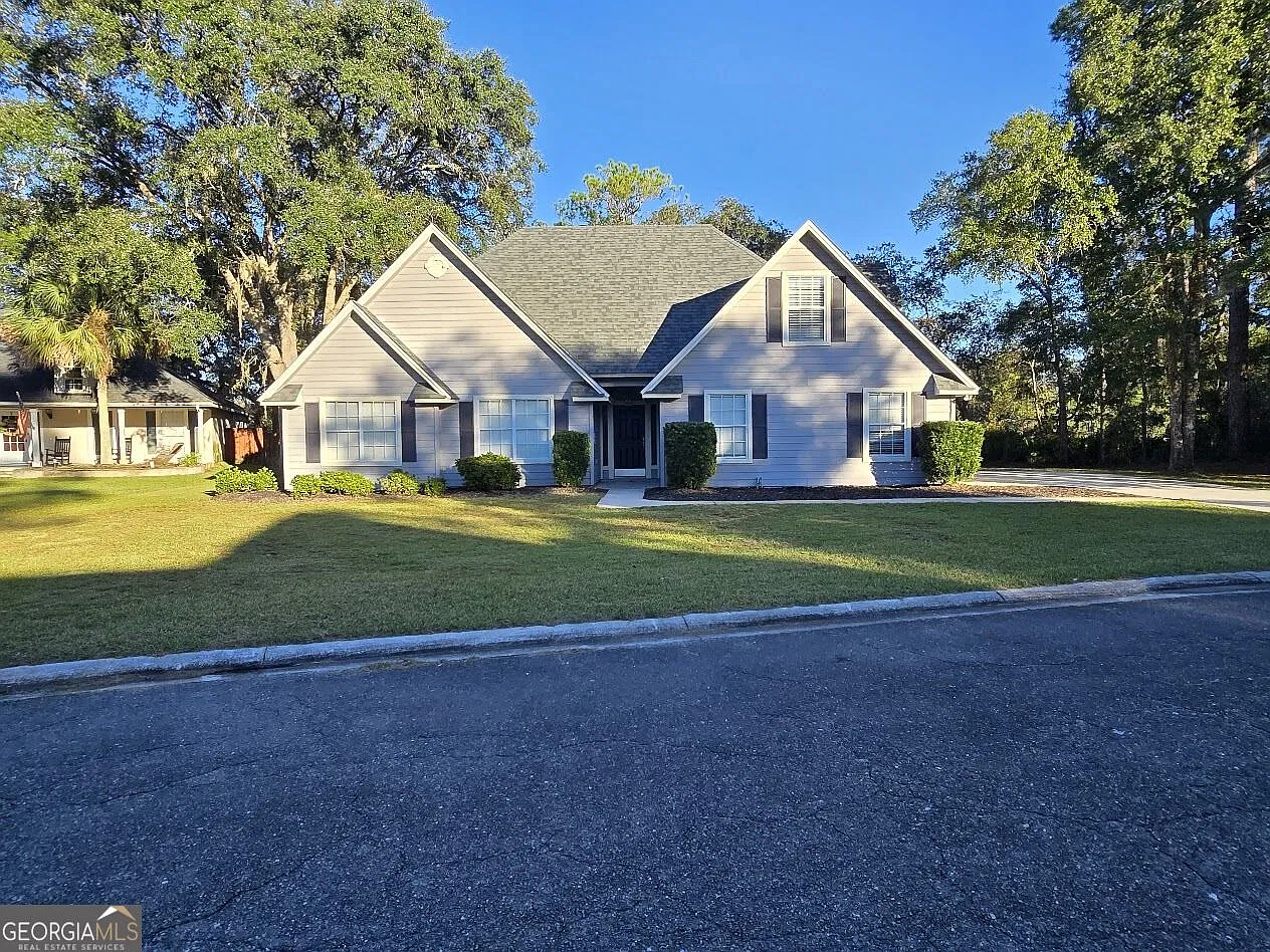 5 bed, 3.0 bath, 2059 sqft, $2,250 — Photo 2