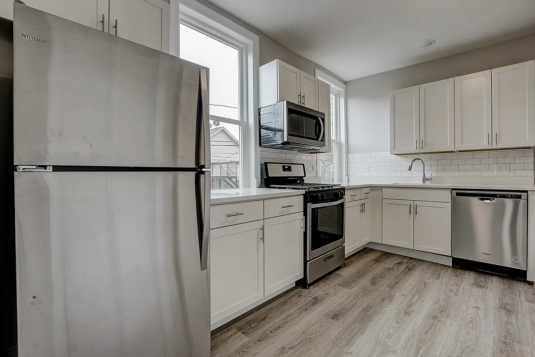 Building Photo - 2815 N Hamlin Ave #2R