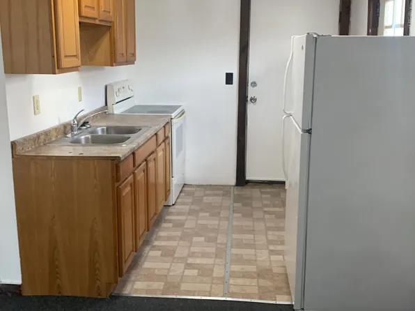 163 Pleasant St #1R, Gardner, MA 01440