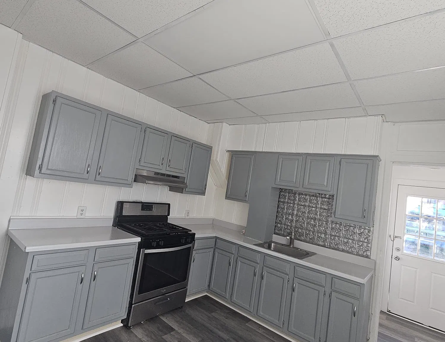 2114-2116 Hanover Ave — Photo 2