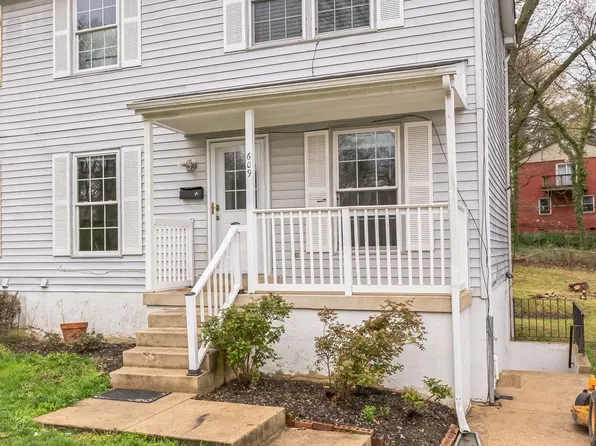 609 Salisbury Dr, Oxon Hill, MD 20745